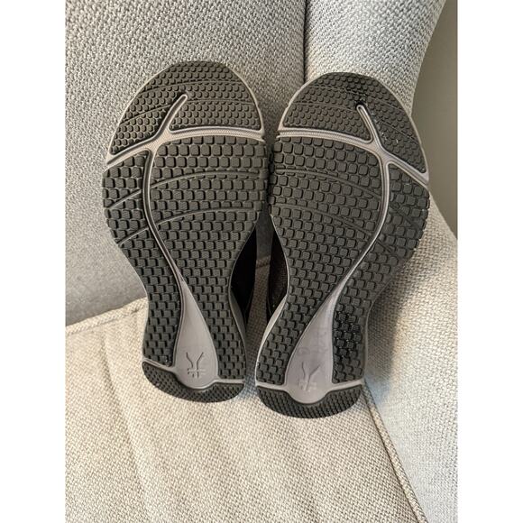 Kuru Quantum 2.0 sneakers in a Jet Black and Slate Gray Mens 8 But Is UNISEX main image 4